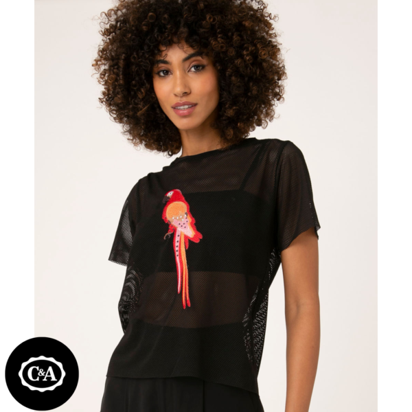 Camiseta de Tela Feminina Ampla com Patch de Papagaio Manga Curta Decote Redondo Preta