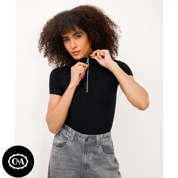 blusa canelada com zíper de argola manga curta preto