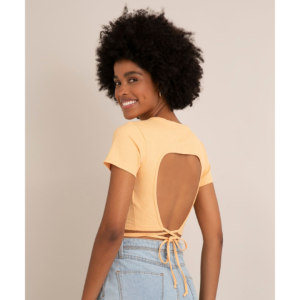blusa cropped canelada com amarração manga curta decote redondo bege