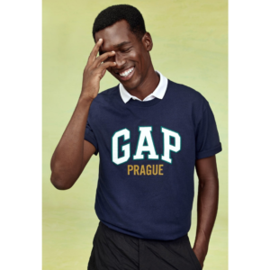 Camiseta GAP Logo Bordado Azul-Marinho