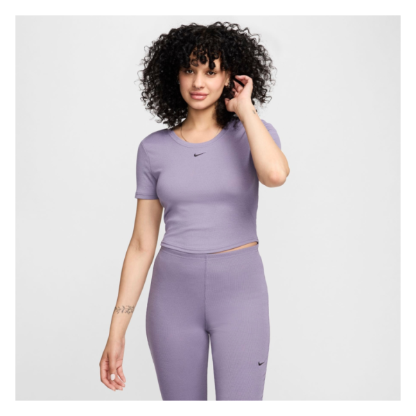 Camiseta Nike Sportswear Chill Knit Feminina
