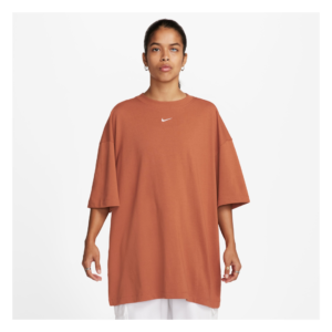 Camiseta Nike Sportswear Essential Feminina